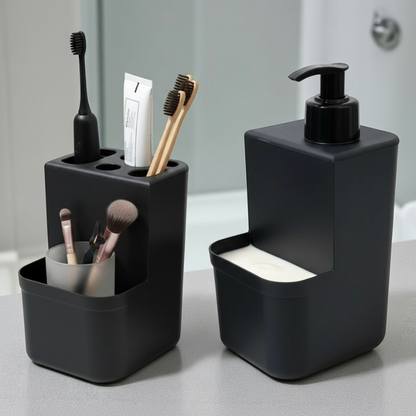 Kit de banheiro na cor preta com o porta escova com produtos demonstrativos